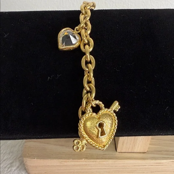 Avon Gold Heart Charm Bracelet - Picture 4 of 8